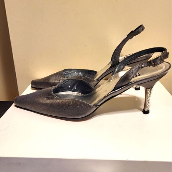 Stuart Weitzman Pewter Silk w/Swarovski Crystal Heels Pumps sz.7 Ret $345 EUC - Picture 2 of 9